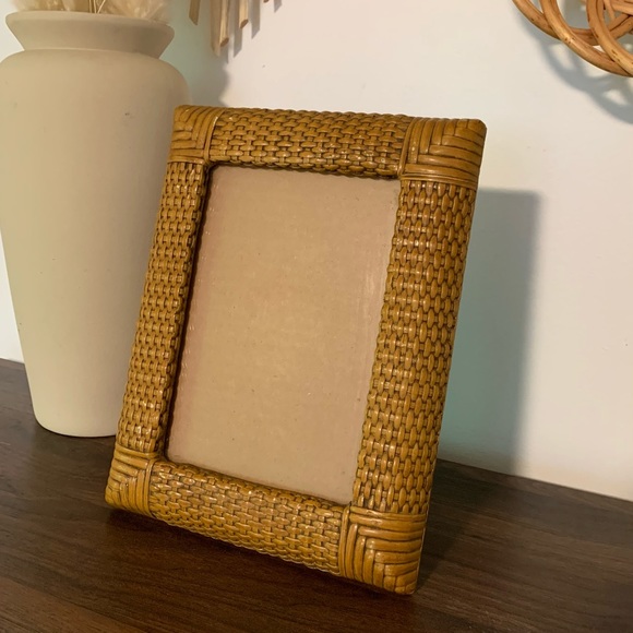 Vintage 1976 Wicker Rattan 7” x 9” Boho Cane Frame - Picture 3 of 9